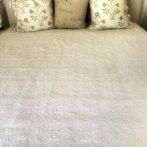 Matouk Queen 100% Cotton Matelassé Bedspread